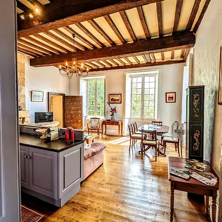 Centrally Located Sarlat Apartment With Medieval Town Views Extérieur photo